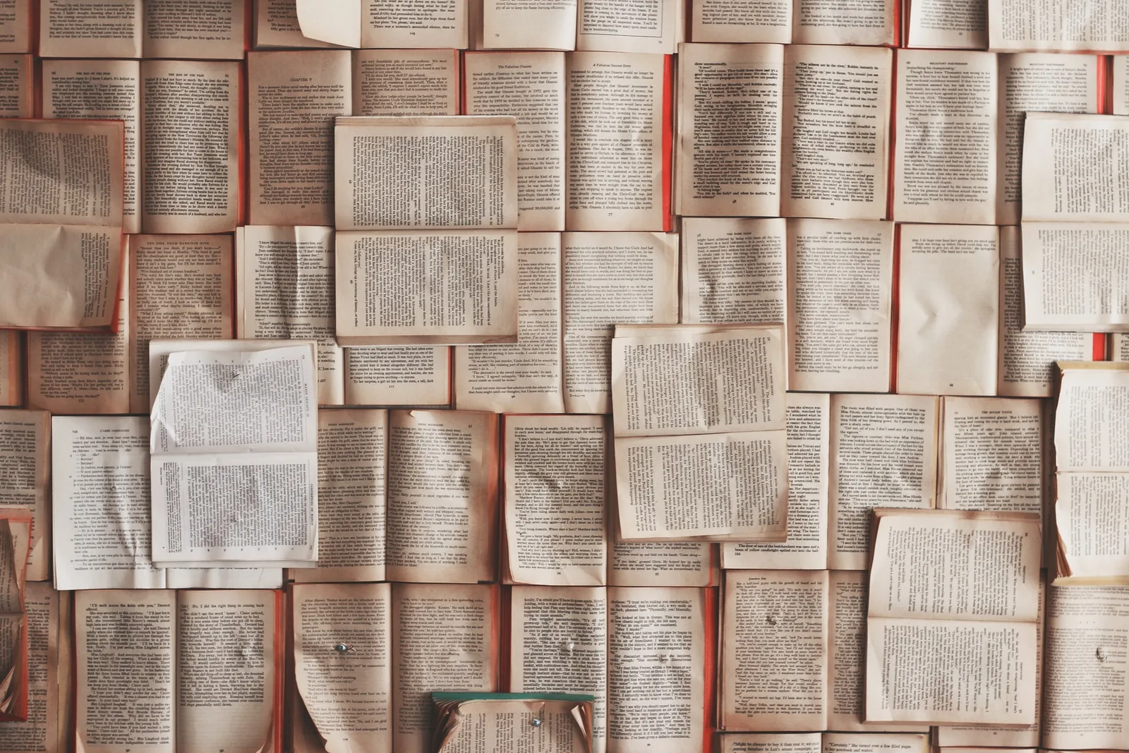 Aufgeschlagene Bücher Geschichten